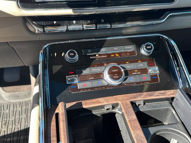 2023 Lincoln Navigator L Reserve — photo 27 of 37