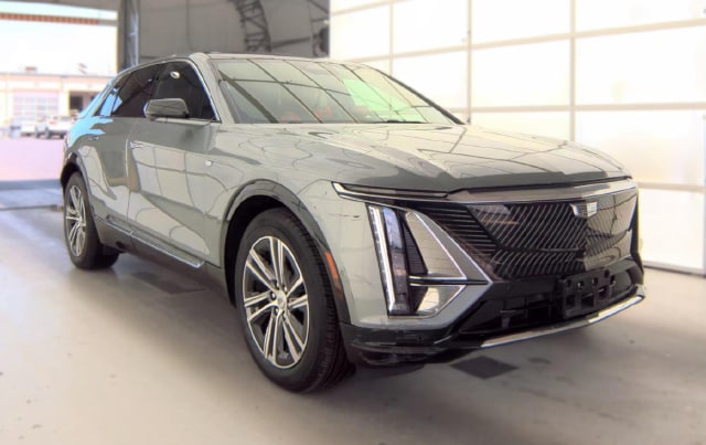 2024 Cadillac Lyriq Luxury — photo 3 of 8