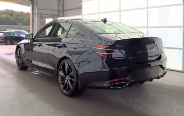 2023 Genesis G70 3.3T — photo 5 of 11