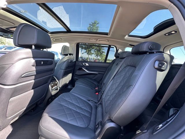 2024 BMW X7 xDrive40i — photo 17 of 48