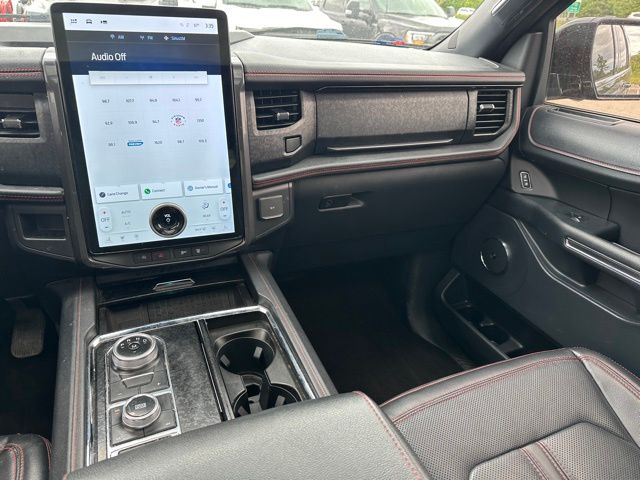 2022 Ford Expedition Limited — photo 21 of 34