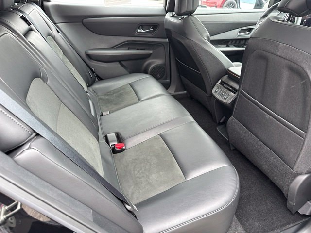 2023 Nissan Ariya Evolve+ e-4orce — photo 11 of 31