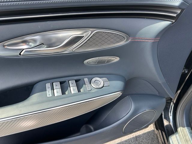 2023 Genesis GV70 2.5T — photo 21 of 37