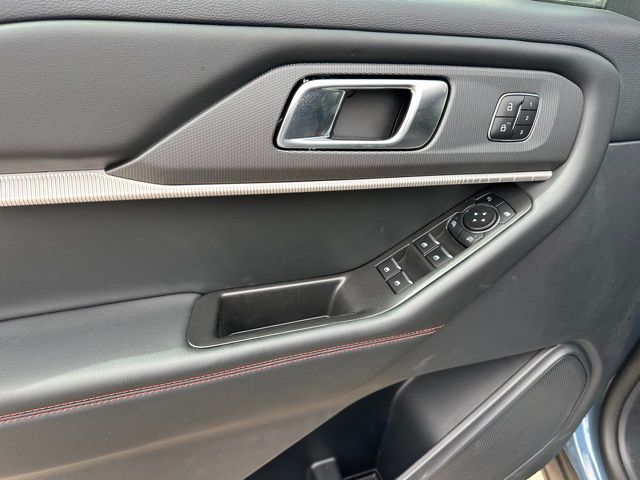 2025 Ford Explorer ST-Line — photo 19 of 31