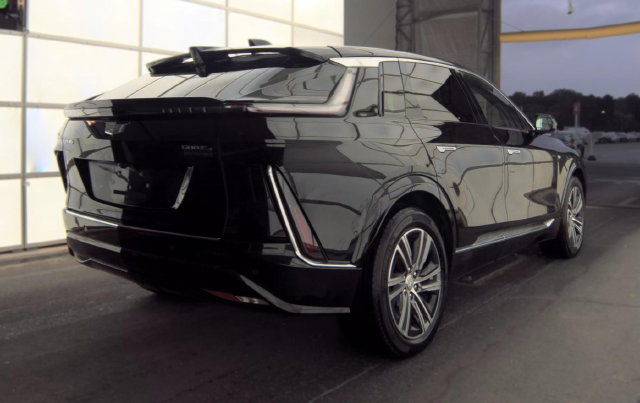 2024 Cadillac Lyriq Luxury — photo 3 of 10