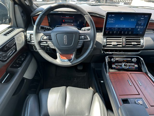 2022 Lincoln Navigator Reserve — photo 18 of 38