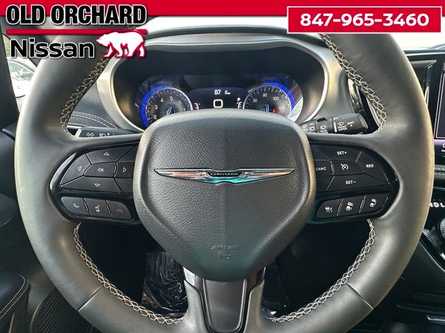2024 Chrysler Pacifica Touring — photo 22 of 22