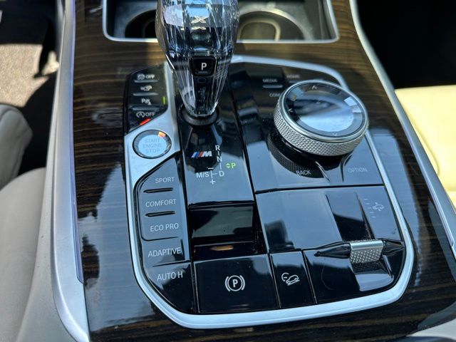 2021 BMW X7 M50i — photo 24 of 31
