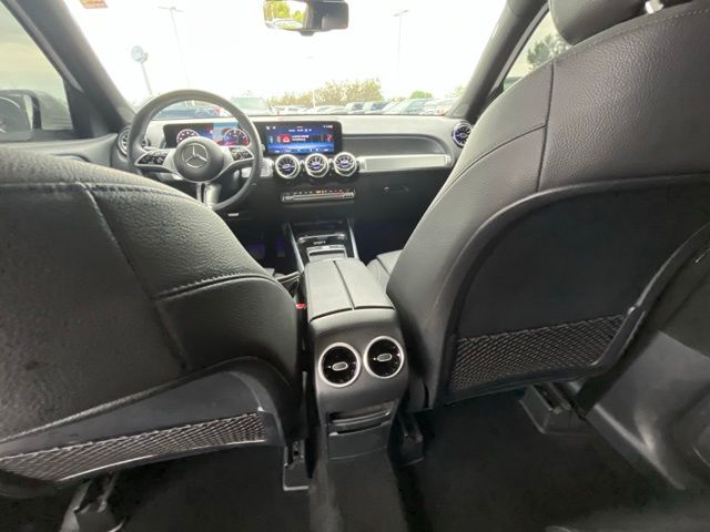 2025 Mercedes-Benz GLB GLB 250 — photo 17 of 30