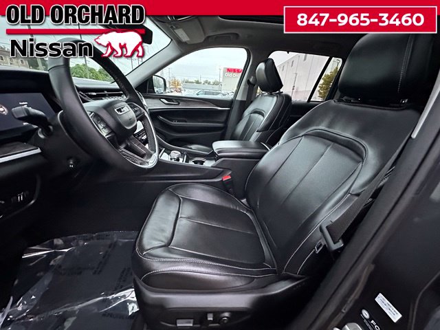 2023 Jeep Grand Cherokee Limited — photo 14 of 25