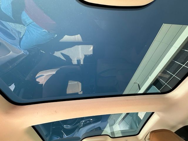 2023 LEXUS RZ 450e Premium — photo 18 of 32