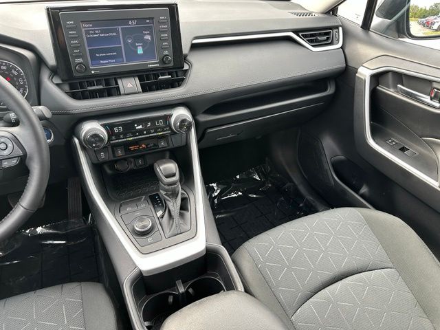 2022 Toyota RAV4 Hybrid XLE — photo 15 of 28