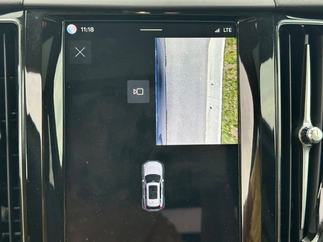 2025 Volvo XC60 B5 Plus — photo 29 of 32