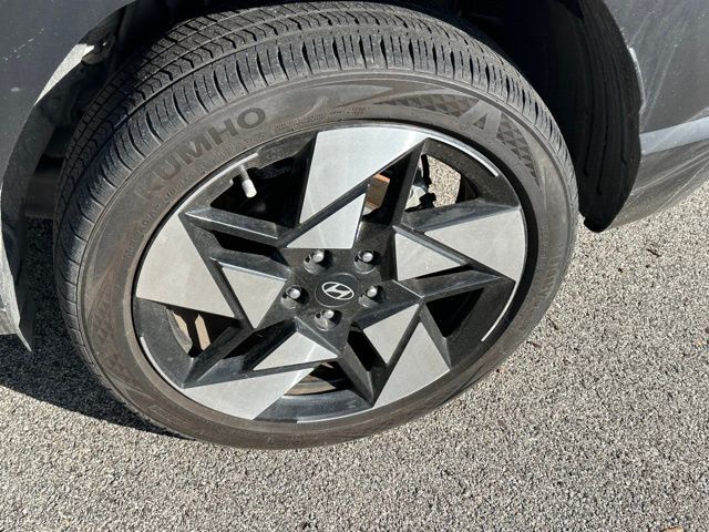 2024 Hyundai Kona Limited — photo 8 of 29