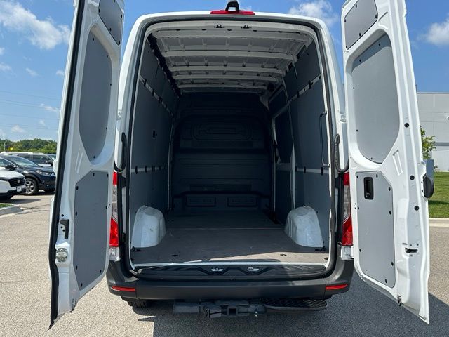 2025 Mercedes-Benz Sprinter 2500 Cargo 144 WB — photo 13 of 26