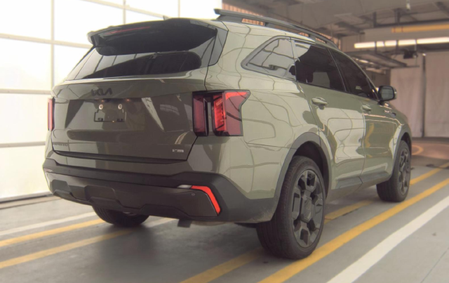2025 Kia Sorento X-Line EX — photo 3 of 10