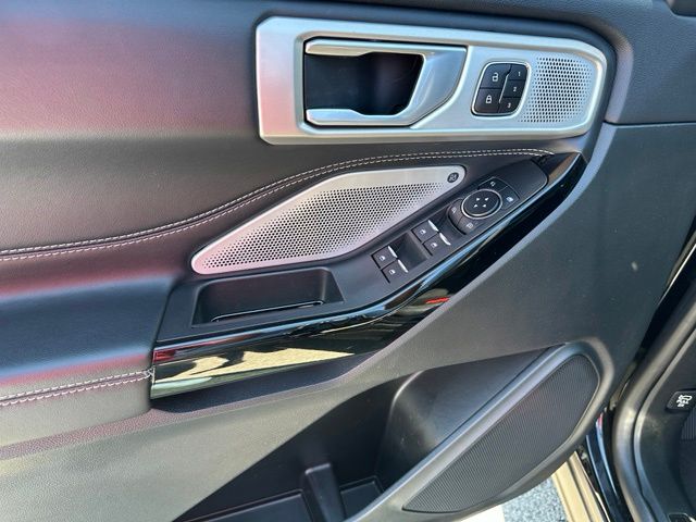 2023 Ford Explorer ST — photo 24 of 36
