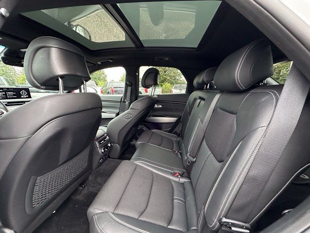 2023 Genesis GV70 2.5T — photo 16 of 41