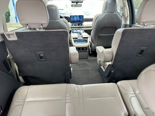 2022 Lincoln Navigator L Reserve — photo 13 of 37