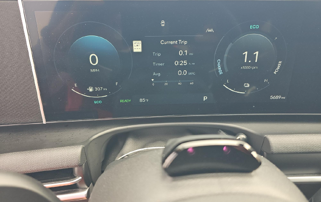 2025 Hyundai Tucson Hybrid SEL Convenience — photo 8 of 9