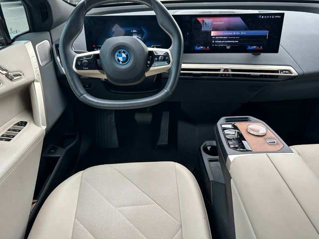 2023 BMW iX M60 — photo 18 of 32