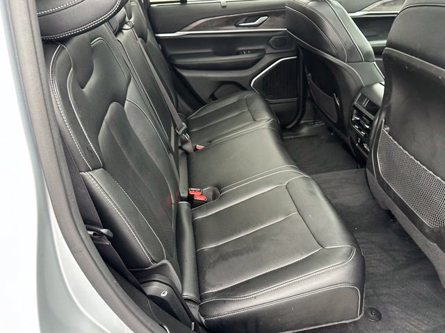 2023 Jeep Grand Cherokee Limited — photo 11 of 36