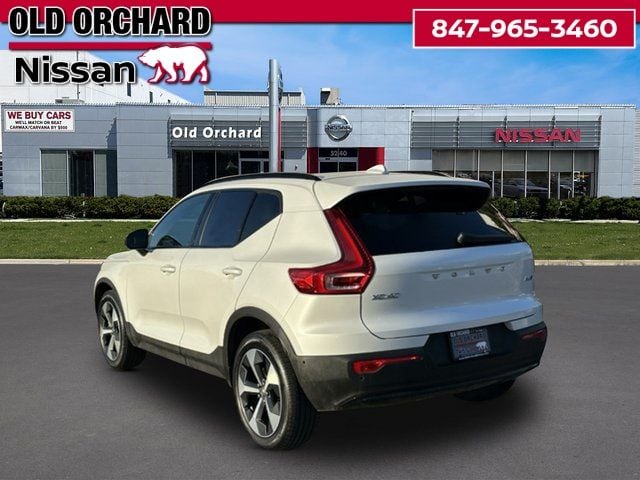 2025 Volvo XC40 B5 Plus Dark Theme — photo 8 of 22