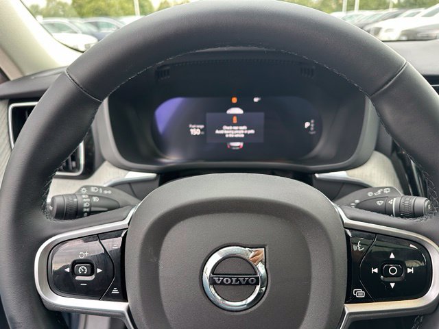 2025 Volvo XC60 B5 Plus — photo 30 of 31