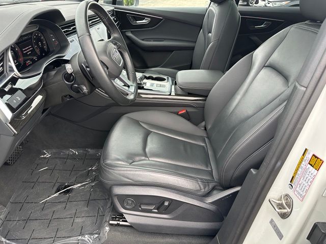 2025 Audi Q7 55 Premium Plus — photo 24 of 34