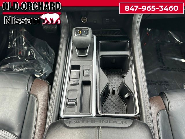 2022 Nissan Pathfinder Platinum — photo 15 of 20