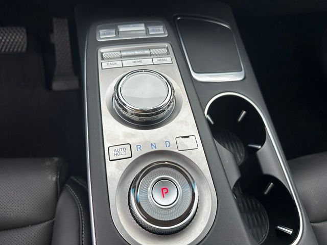 2025 Genesis GV70 2.5T — photo 24 of 31