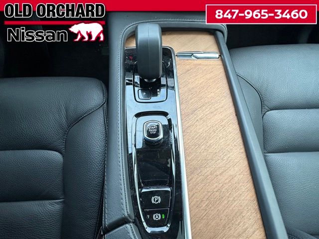 2025 Volvo XC90 B6 Plus 7-Seater — photo 18 of 21