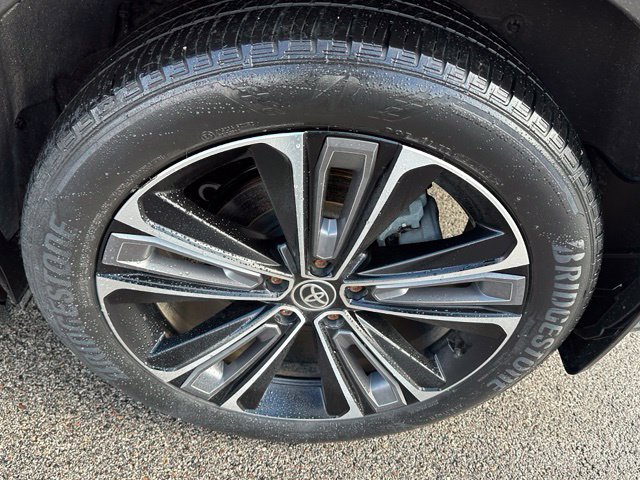 2023 Toyota bZ4X Limited — photo 7 of 24
