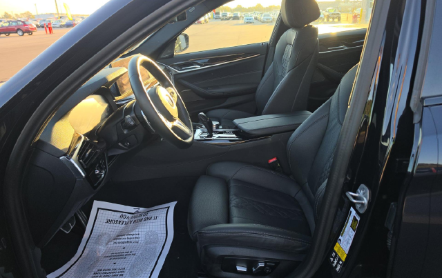 2023 BMW 5 Series 530i xDrive — photo 6 of 11