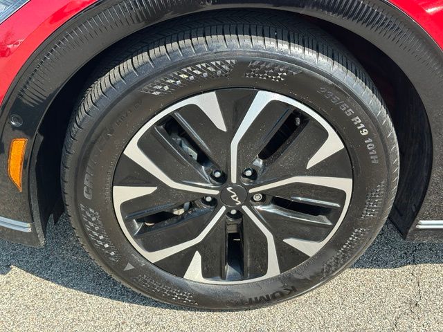 2023 Kia EV6 Wind — photo 8 of 38