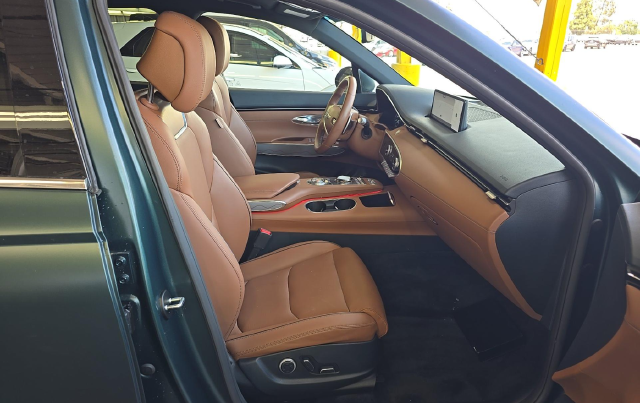 2024 Genesis GV70 2.5T — photo 6 of 10
