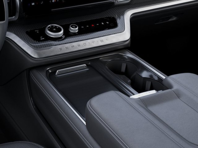 2027 Ford Expedition Platinum — photo 16 of 54