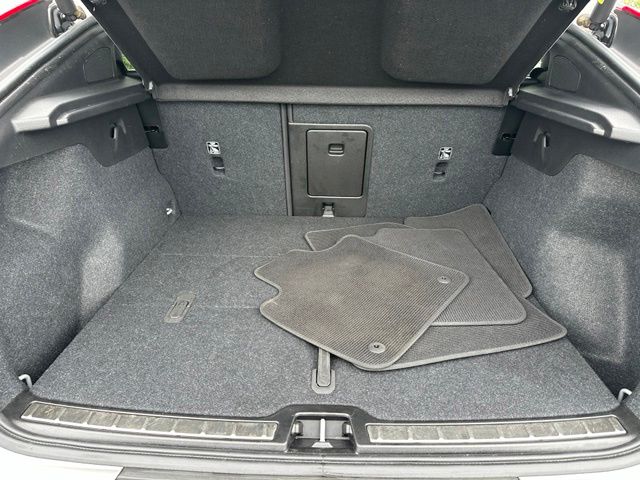 2023 Volvo C40 Recharge Pure Electric Ultimate — photo 11 of 34