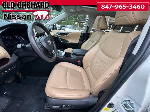 2022 Toyota RAV4 Hybrid Limited — photo 13 of 23