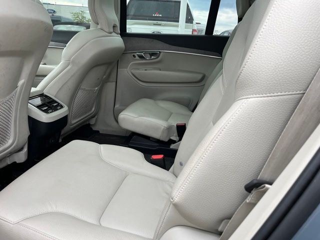 2023 Volvo XC90 B6 Plus 6-Seater — photo 14 of 28