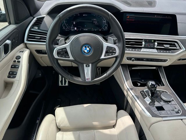 2022 BMW X5 xDrive45e — photo 17 of 46