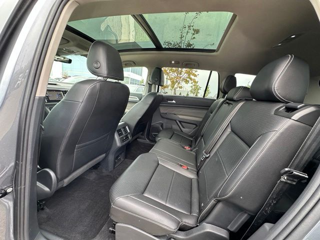 2023 Volkswagen Atlas SEL — photo 16 of 34