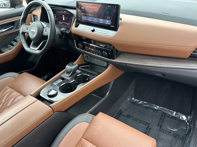 2024 Nissan Rogue Platinum — photo 11 of 38