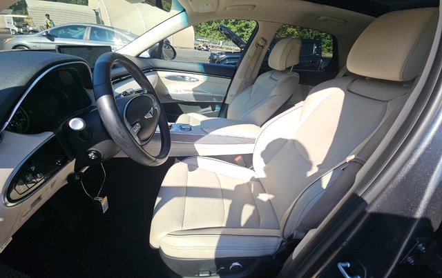 2022 Genesis GV70 2.5T — photo 6 of 11