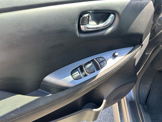 2025 Nissan Leaf S — photo 15 of 24