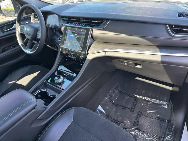 2024 Jeep Grand Cherokee L Altitude X — photo 10 of 31