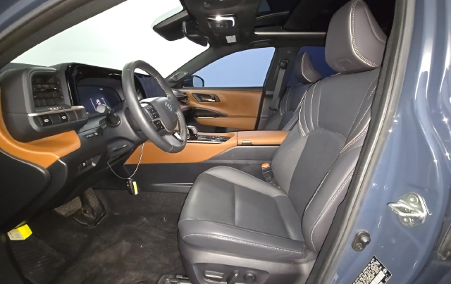2026 Toyota Crown Limited — photo 6 of 10