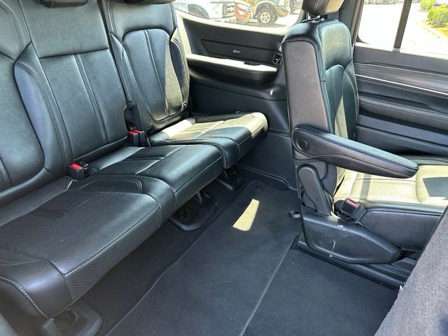 2024 Jeep Wagoneer Series II — photo 12 of 35