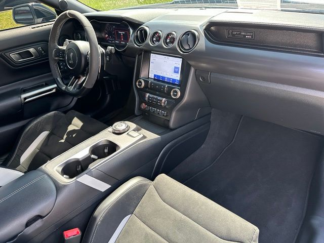 2021 Ford Mustang Shelby GT500 — photo 14 of 49