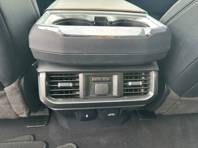 2023 Ford F-150 Lariat — photo 16 of 29